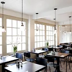 カレッジ 4* アルクマール