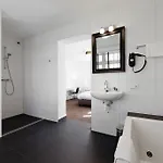 ホテル カレッジ 4*
