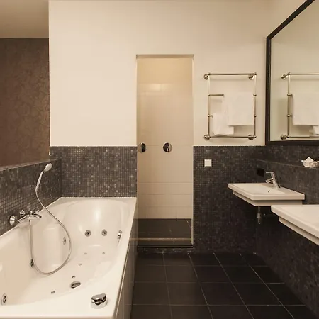 Hotel College 4*