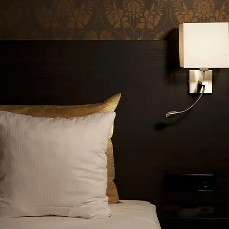 College Hotel 4*